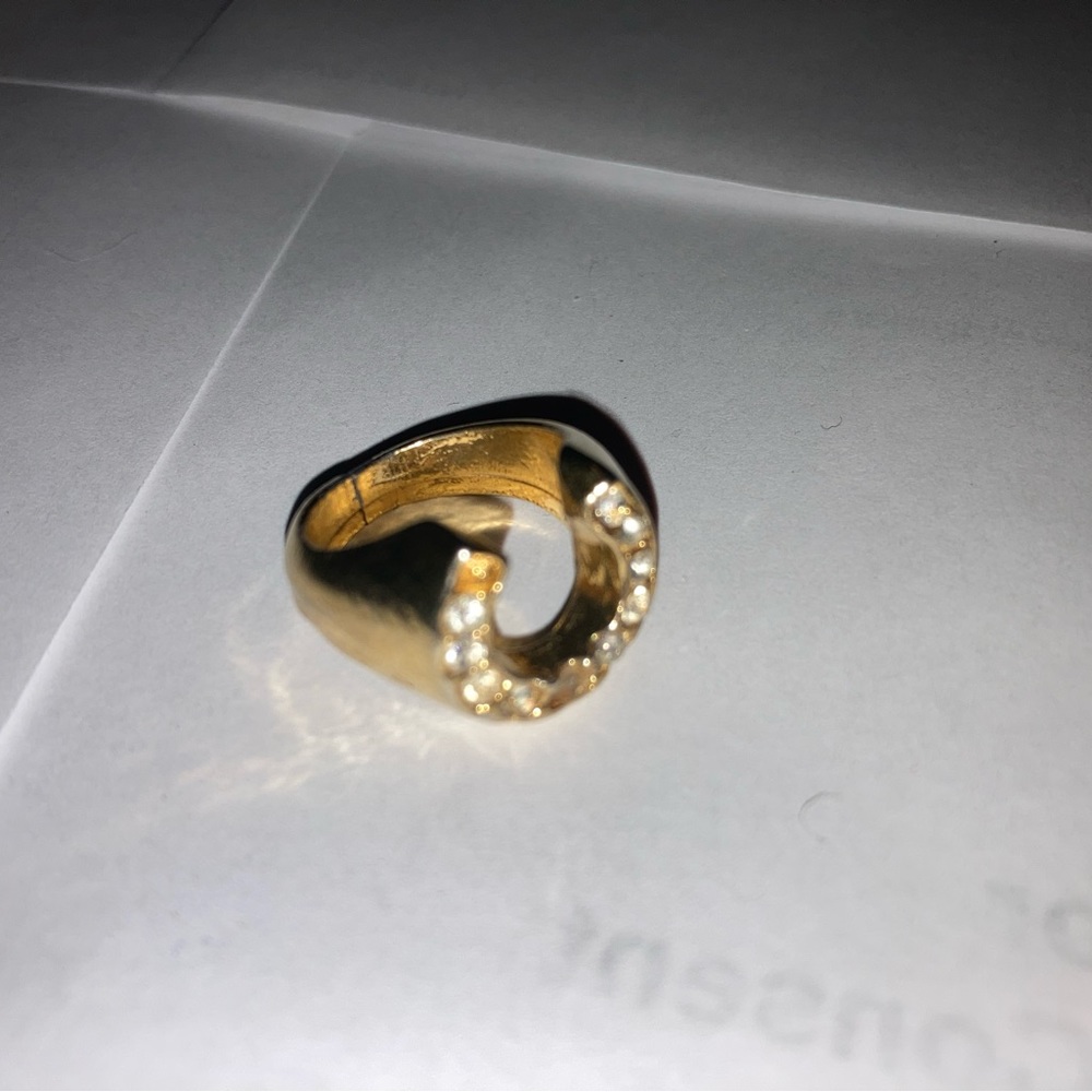 Gold horse shoe ring